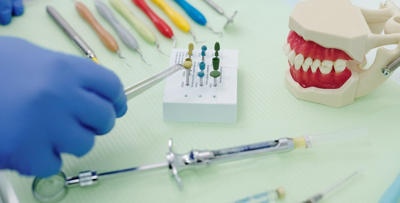 Dental flossing – All you Need to know