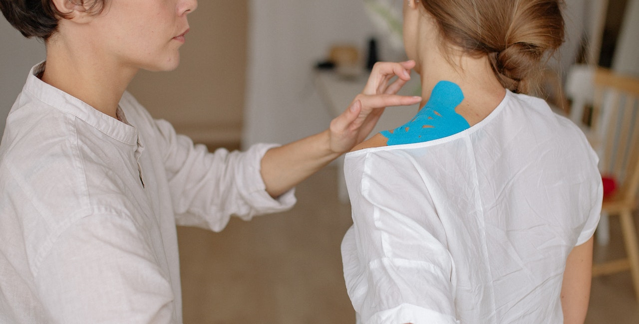 How to Manage Chronic Neck Pain with Natural Treatments From a Chiropractor